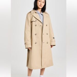 HOMMEGIRLS
Beige Classic Trench Coat

Size S

Worn in excellent condition